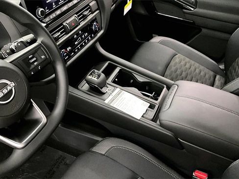 New 2025 Nissan Pathfinder S image 8