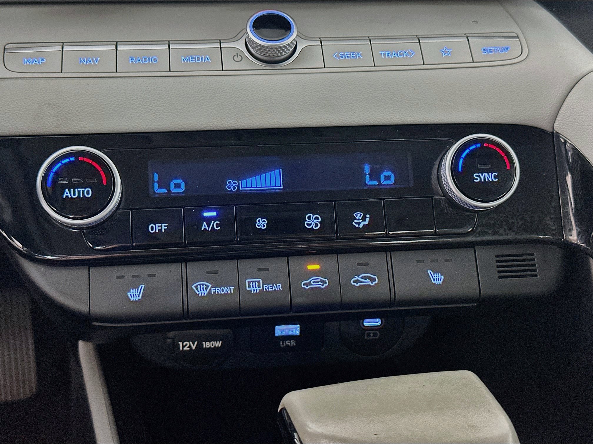 Used 2024 Hyundai Elantra Limited FWD image 24