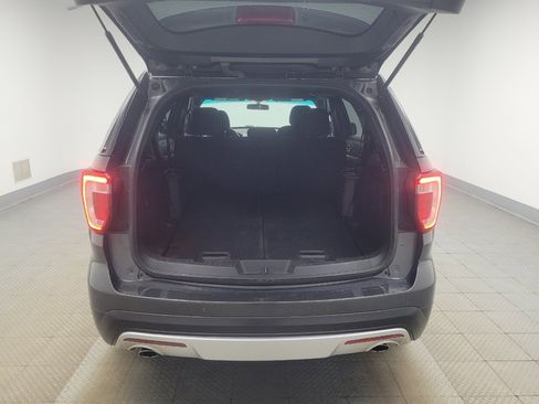 Used 2017 Ford Explorer XLT AWD/4WD image 29