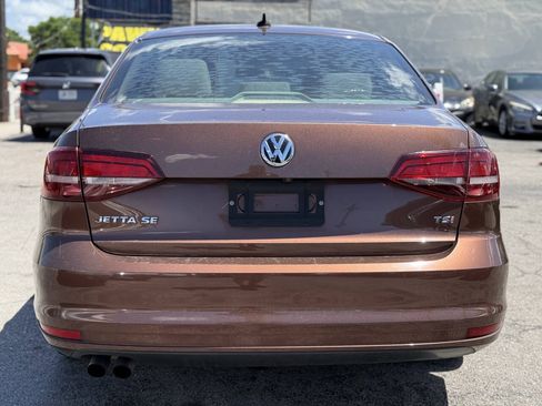 Used 2016 Volkswagen Jetta SE FWD image 6