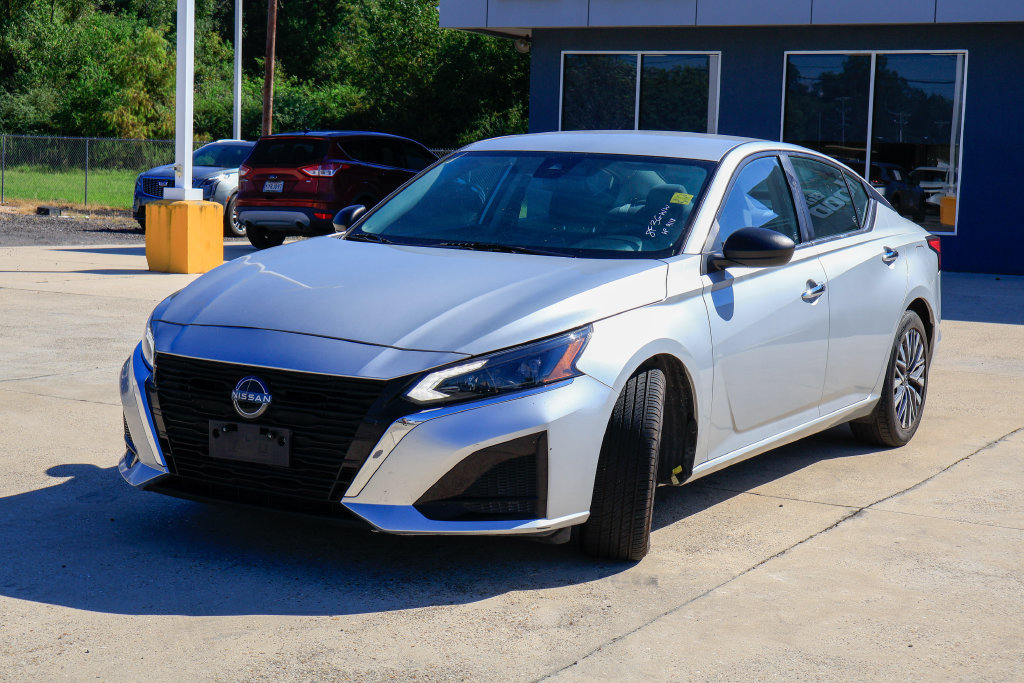 Used 2024 Nissan Altima 2.5 SV FWD image 23