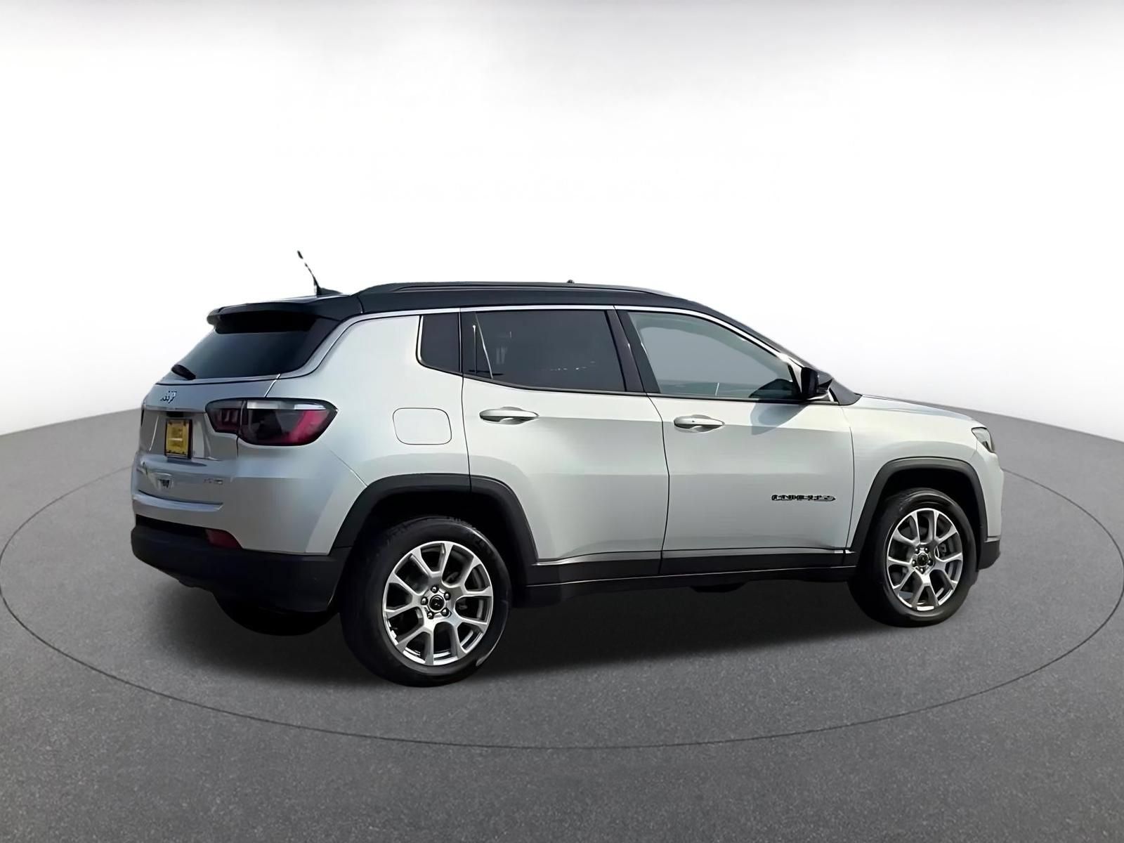 Used 2025 Jeep Compass Limited AWD/4WD image 14