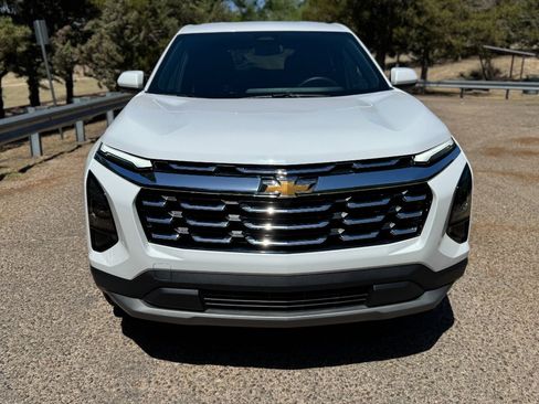 Used 2026 Chevrolet Equinox LT AWD/4WD image 2