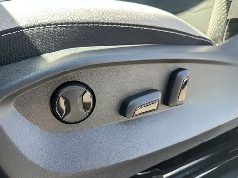 New 2026 Volkswagen Taos SE AWD/4WD image 4