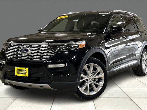 Certified 2022 Ford Explorer Platinum w/ Equipment Group 601A image 2