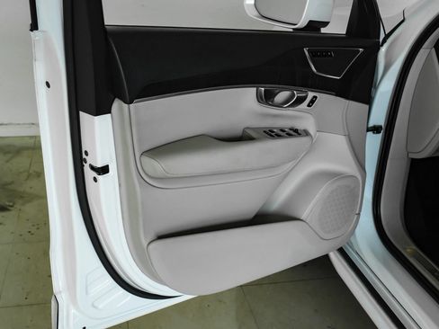 Used 2020 Volvo XC90 T5 Momentum w/ Protection Package Premier FWD image 33