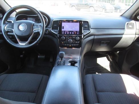 Used 2019 Jeep Grand Cherokee Laredo w/ Security & Convenience Group AWD/4WD image 12