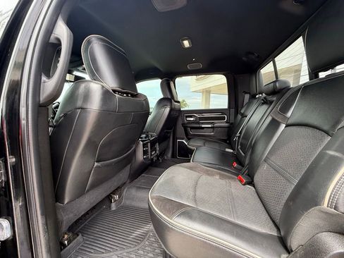 Used 2019 RAM 2500 Laramie w/ Black Appearance Package AWD/4WD image 17