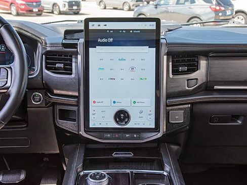 Used 2024 Ford Expedition Platinum image 11