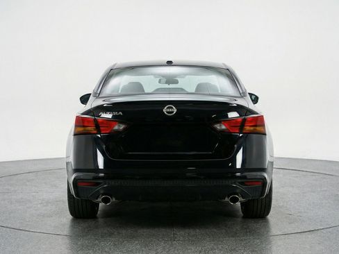 Used 2025 Nissan Altima 2.5 SV FWD image 7