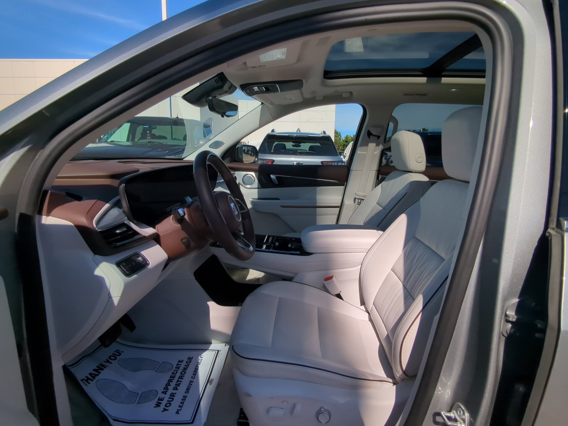 Used 2025 Buick Enclave Avenir w/ Super Cruise Package FWD image 17