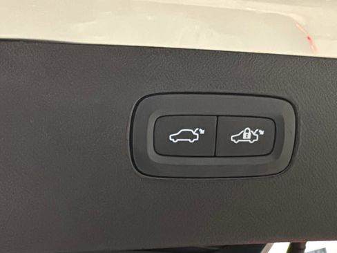 New 2026 Volvo XC90 T8 Plus w/ Protection Package Premier image 31