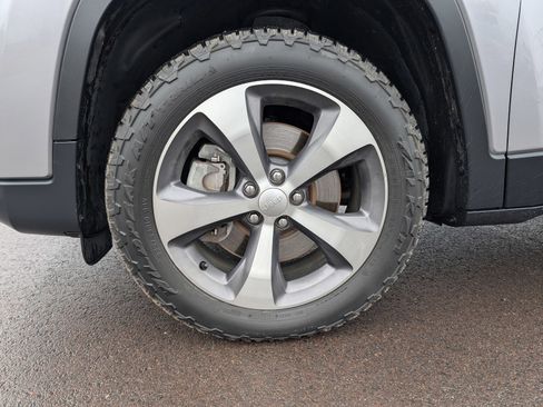 Used 2020 Jeep Cherokee Limited image 15