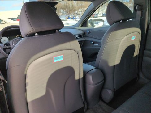 Used 2023 Hyundai Elantra SEL w/ Convenience Package image 19