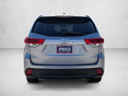 Used 2019 Toyota Highlander XLE FWD image 7