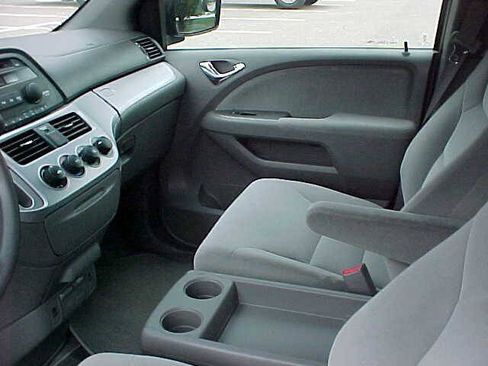 Used 2010 Honda Odyssey LX image 21