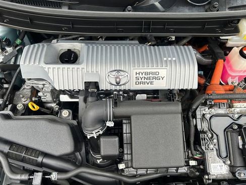 Used 2015 Toyota Prius Four FWD image 19