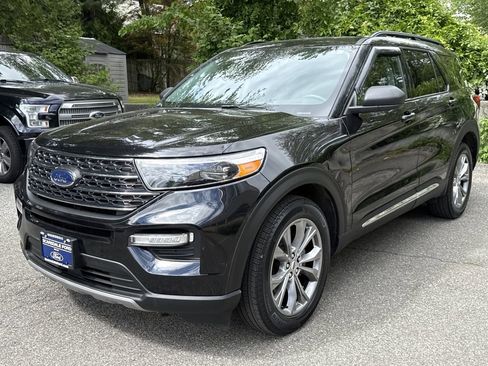 Used 2022 Ford Explorer XLT w/ Equipment Group 202A AWD/4WD image 7