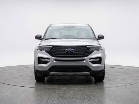 Used 2024 Ford Explorer XLT w/ Equipment Group 202A AWD/4WD image 2