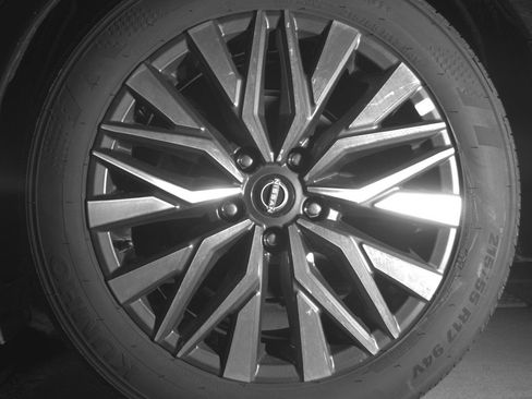 Used 2025 Nissan Altima 2.5 SV FWD image 14