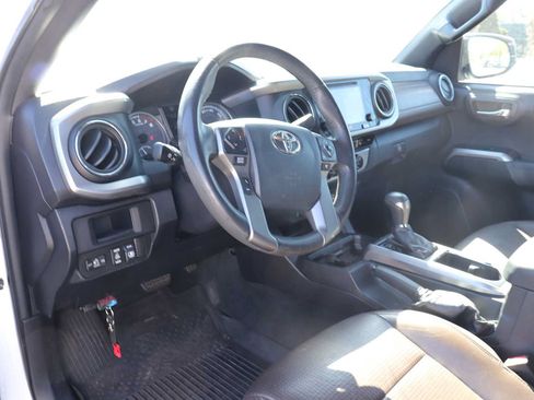 Used 2017 Toyota Tacoma Limited w/ Tow Package AWD/4WD image 10