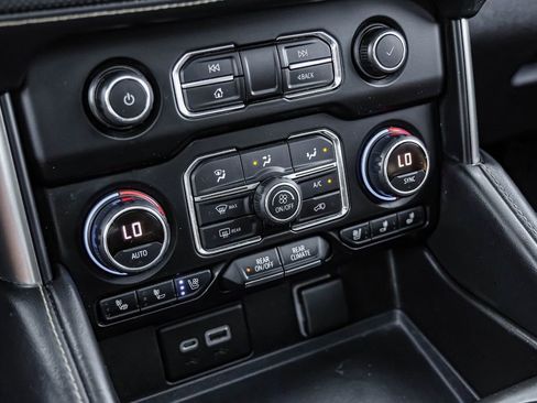 Used 2021 Chevrolet Suburban Premier w/ Premium Package image 26