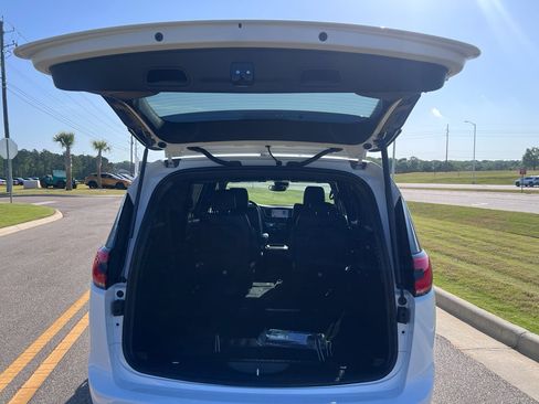 New 2026 Chrysler Pacifica Select image 12