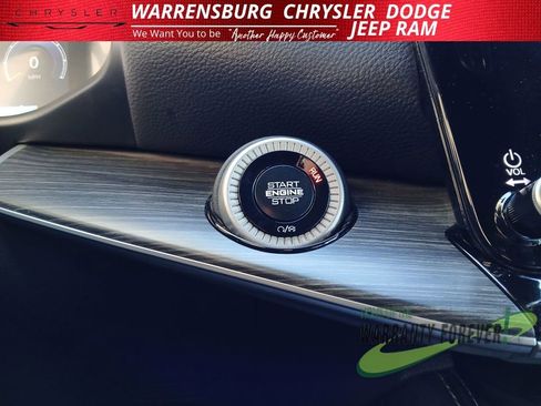 Used 2024 Jeep Wagoneer L Series II w/ Flexible Seating Group image 30