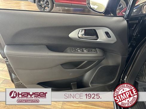 New 2026 Chrysler Pacifica Limited w/ S Appearance Package AWD/4WD image 12