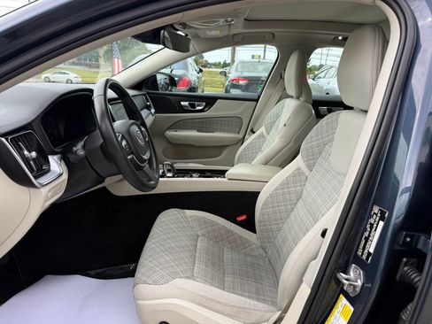 Used 2022 Volvo S60 B5 Momentum AWD/4WD image 18