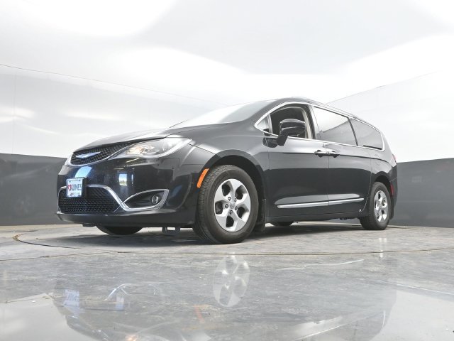 Used 2017 Chrysler Pacifica Touring-L Plus FWD image 49