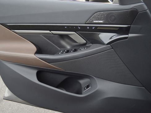 Used 2025 BMW 530i xDrive 530i xDrive w/ Premium Package image 13