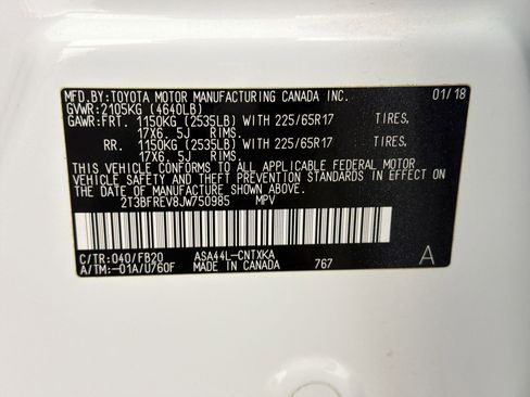 Used 2018 Toyota RAV4 LE w/ Carpet Mat Package AWD/4WD image 20