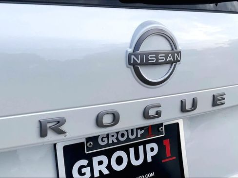 Used 2024 Nissan Rogue SV FWD image 32