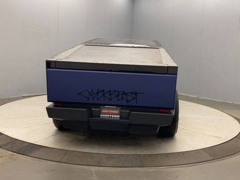 Used 2024 Tesla Cybertruck Cyberbeast AWD/4WD image 4