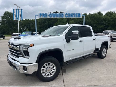 Used 2025 Chevrolet Silverado 2500 LTZ w/ LTZ Convenience Package AWD/4WD image 2