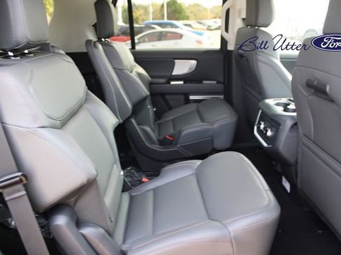 New 2025 Ford Expedition Active image 9