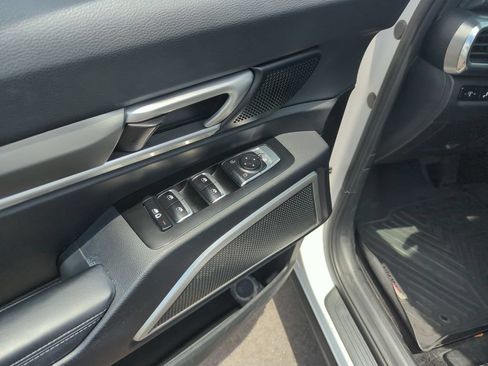Used 2022 Kia Telluride LX FWD image 19