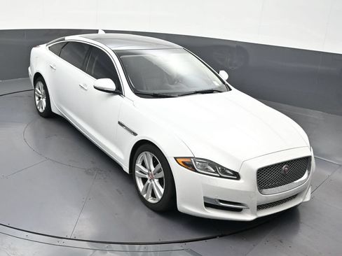 Used 2016 Jaguar XJ L Portfolio RWD image 21