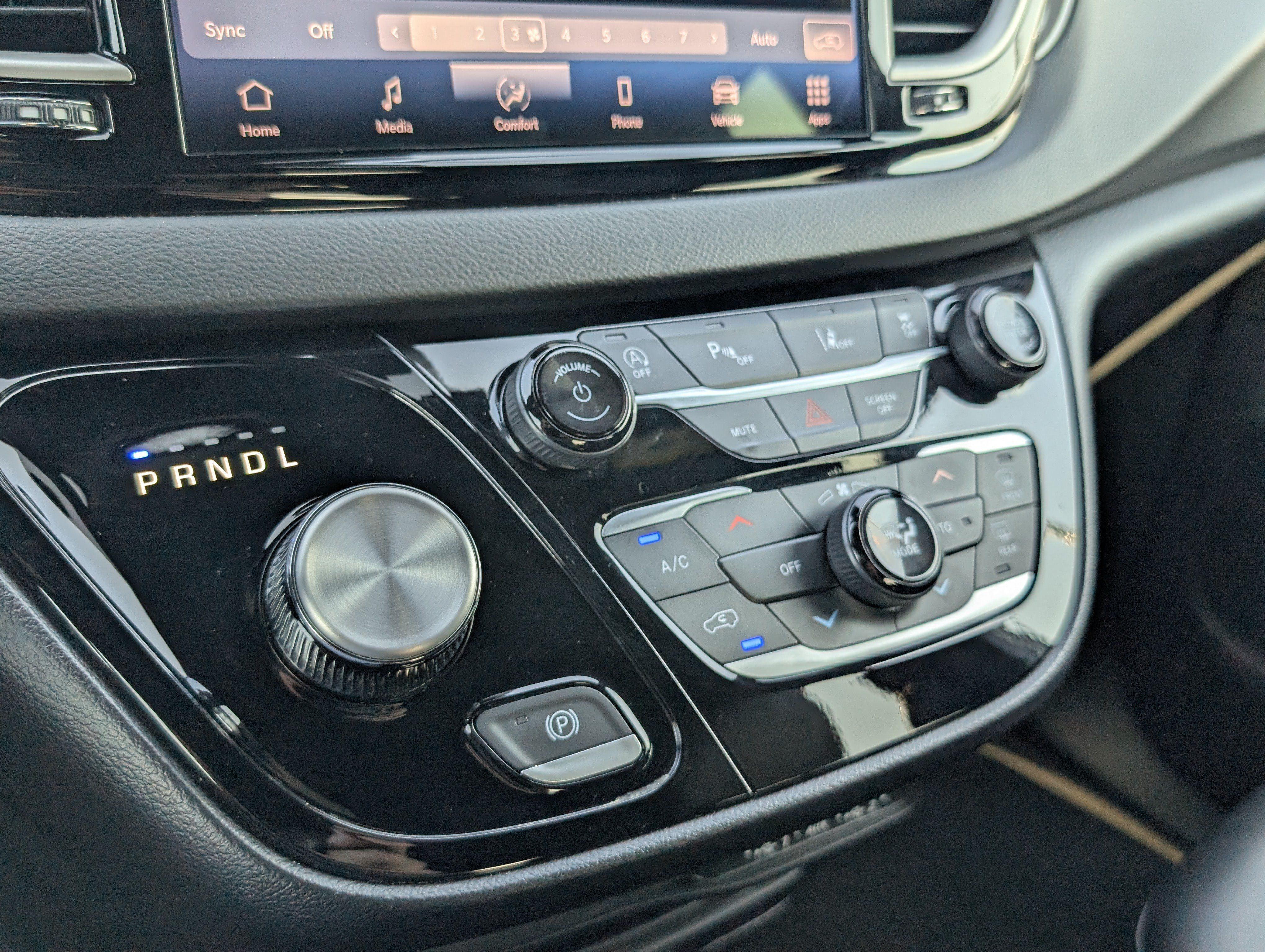 Used 2025 Chrysler Pacifica Select FWD image 17