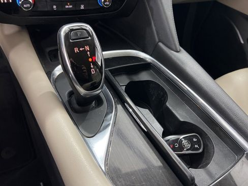 Used 2019 Buick Enclave Essence w/ LPO, Luxury Package image 16