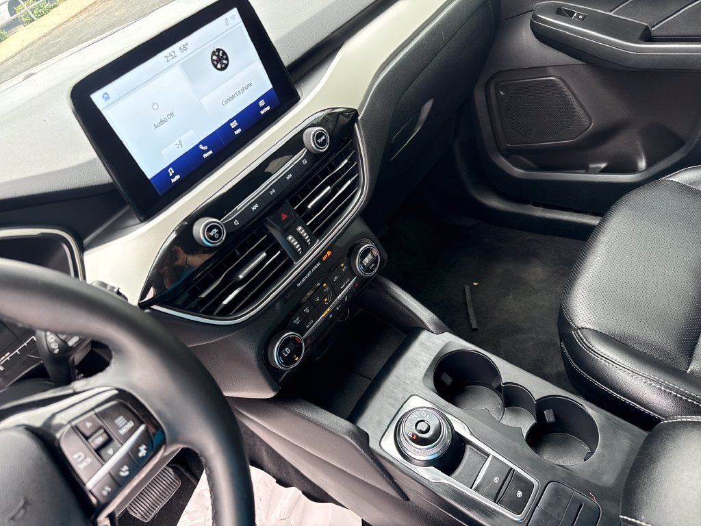 Certified 2021 Ford Escape SEL FWD image 17