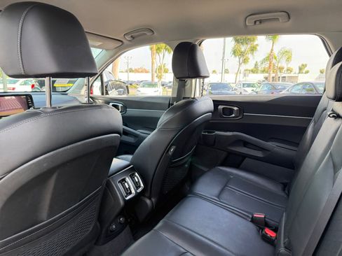 Used 2023 Kia Sorento S image 16