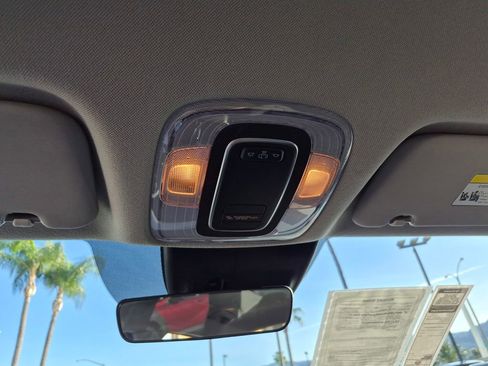 Used 2025 Hyundai Elantra SE image 15