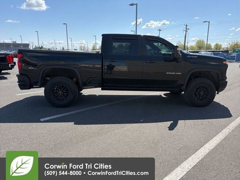 Used 2024 Chevrolet Silverado 2500 ZR2 w/ Technology Package image 5