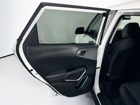 Used 2025 Kia Soul LX w/ LX Technology Package image 25