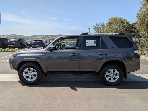 Used 2022 Toyota 4Runner SR5 Premium w/ Moonroof Package RWD image 5