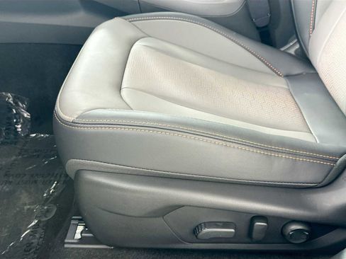 New 2025 Subaru Crosstrek 2.5i Limited w/ Popular Package #3A image 17