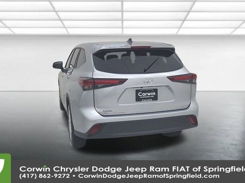 Used 2024 Toyota Highlander LE image 12