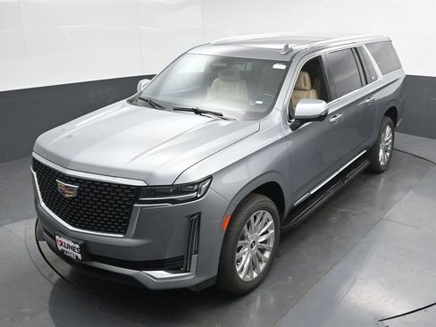 Used 2023 Cadillac Escalade ESV Premium Luxury image 43